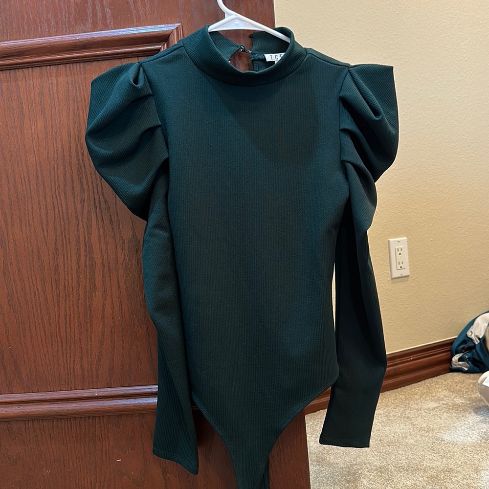 TCEC green puffer sleeve bodysuit